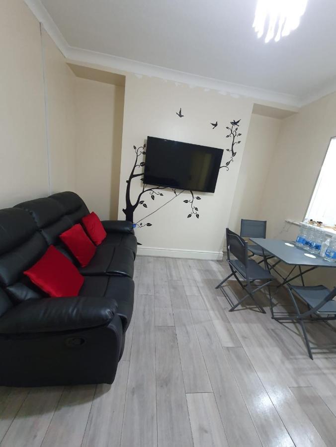House In The Heart Of Valleys Διαμέρισμα Ebbw Vale Εξωτερικό φωτογραφία