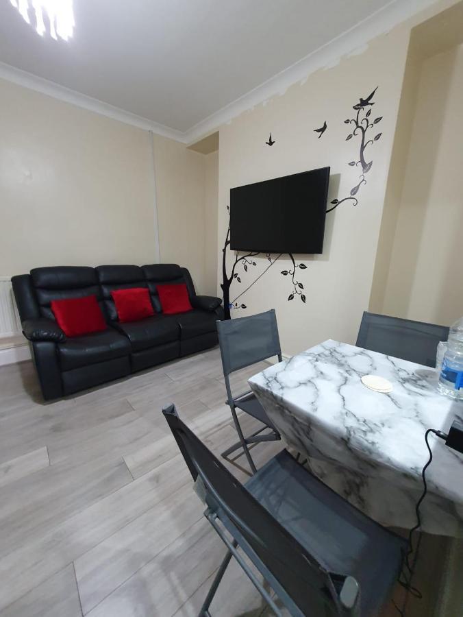 House In The Heart Of Valleys Διαμέρισμα Ebbw Vale Εξωτερικό φωτογραφία
