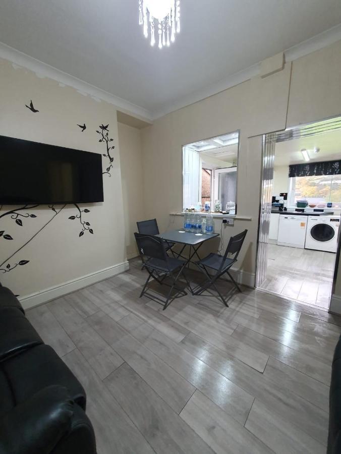 House In The Heart Of Valleys Διαμέρισμα Ebbw Vale Εξωτερικό φωτογραφία